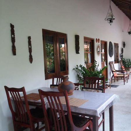 Embiente Guest House Negombo Esterno foto
